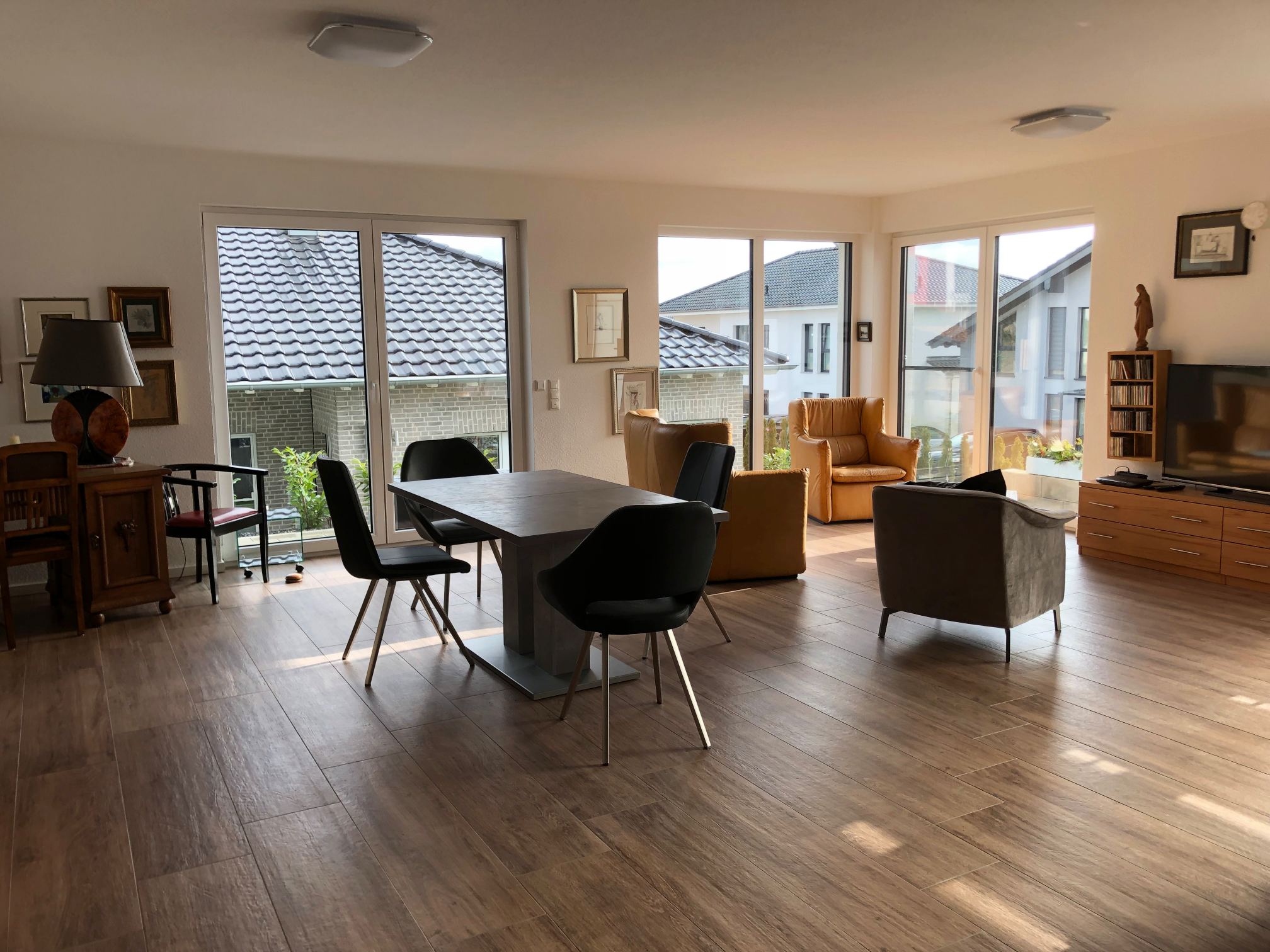Model wearing plain gray basic tee.